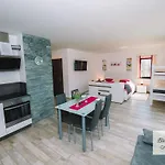 Prestigious And Stylish דירה בלד